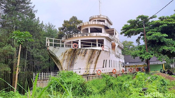 Masjid Kapal Pesiar Mojokerto: Arsitektur Unik di Hutan Rimba