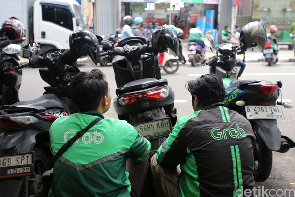 Penghasilan Ojol Anjlok: Dulu Rp300 Ribu, Kini Cuma Rp170 Ribu/Hari? Penghasilan Ojol Anjlok: Dulu Rp300 Ribu, Kini Cuma Rp170 Ribu/Hari?