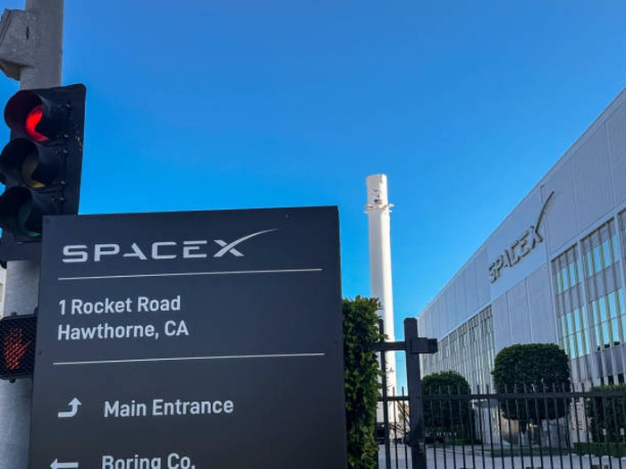 SpaceX Pecat Karyawan: Terlalu Sering ke Toilet? SpaceX Pecat Karyawan: Terlalu Sering ke Toilet?