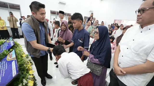 Sekolah Rakyat: Dialog Jujur Mensos & Seskab untuk Orang Tua