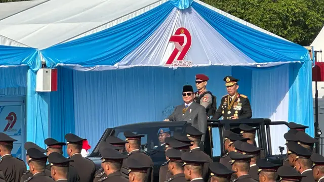 Prabowo Pimpin Upacara HUT Bhayangkara, Tinjau Pasukan Monas